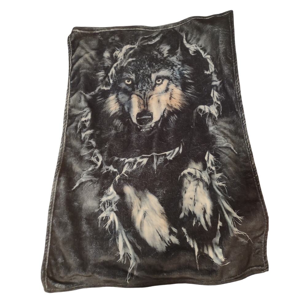 Wolf Small‎ throw blanket 37x27 Cozy